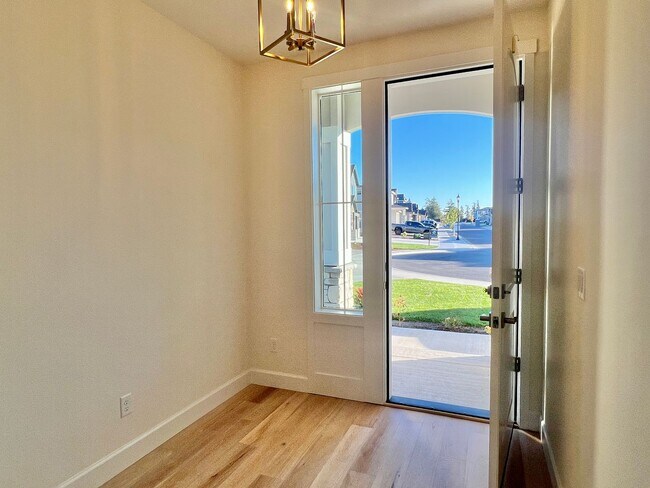 Building Photo - Gorgeous Ridgefield Home w/ full guest sui...