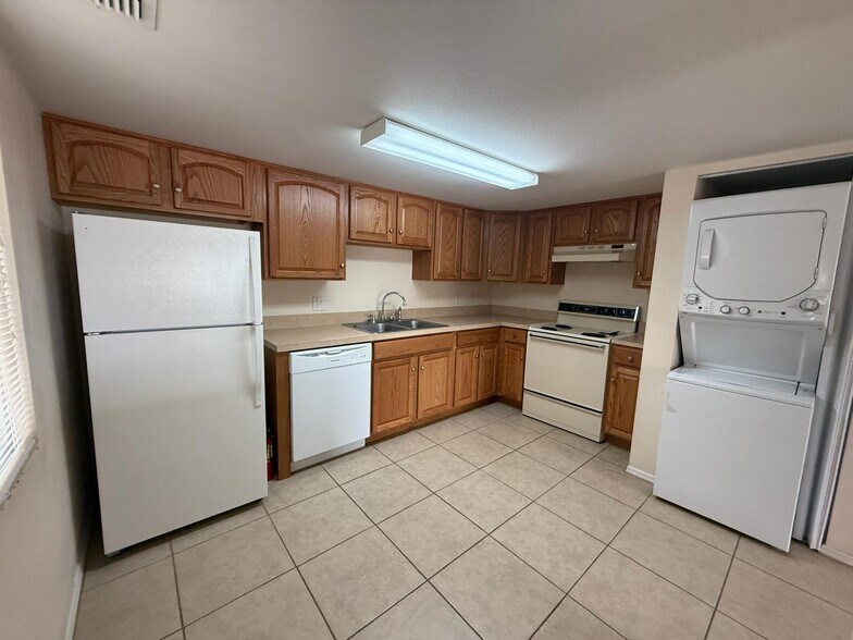 Building Photo - 8144 Fairways Cir