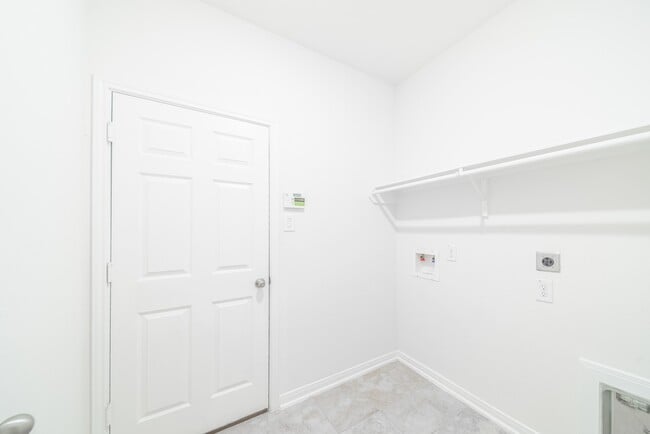 Building Photo - 27618 Mesabe Dr