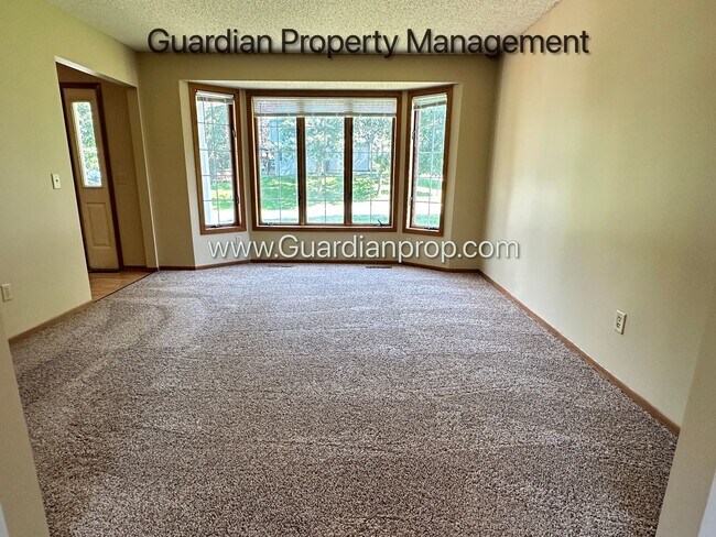 Building Photo - Rosemount Single Family Home, Corner lot, ...