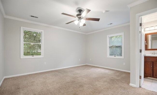 Building Photo - 1512 Maybrook Dr