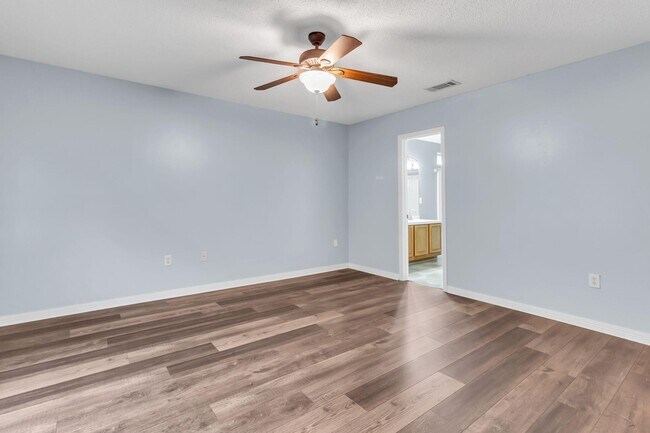 Building Photo - 539 Tikell Dr