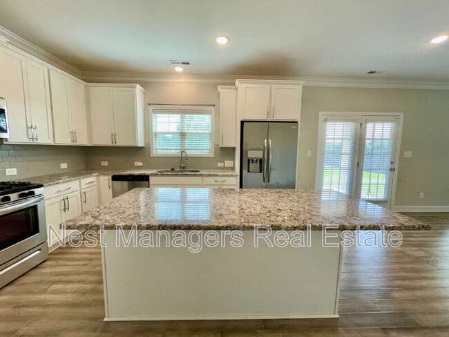 Building Photo - 5344 Debut Ave