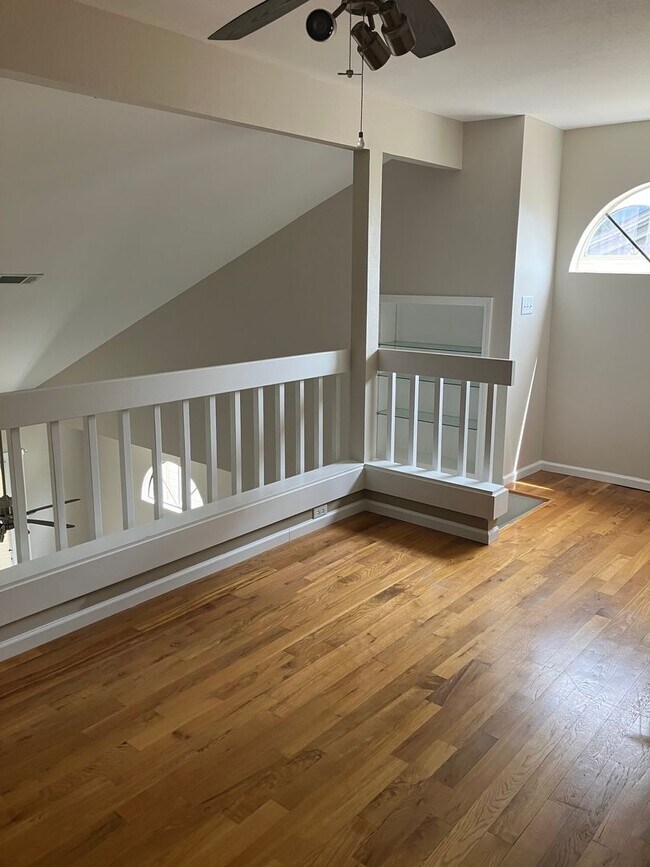 Building Photo - One Bedroom Condo with Loft, One-car Garag...