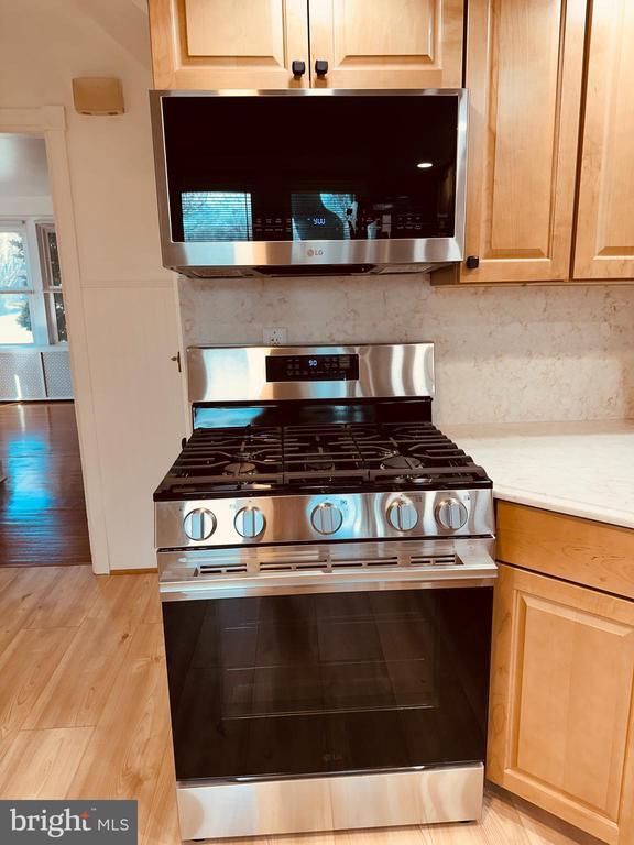 Building Photo - 1010 Girard Ave