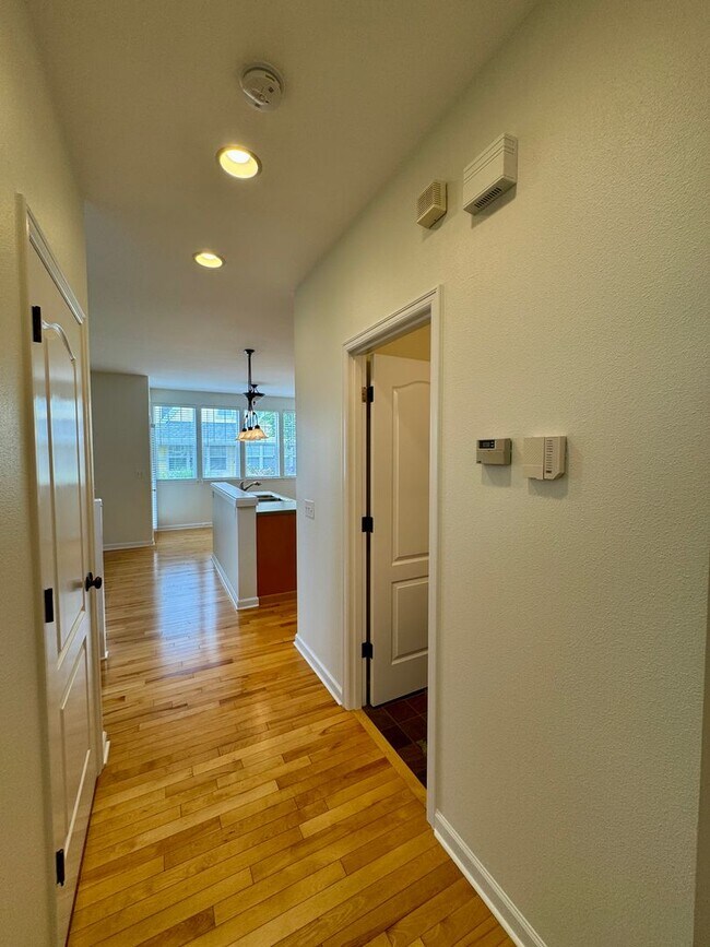 Building Photo - Desirable Poulsbo Place cottage...now avai...