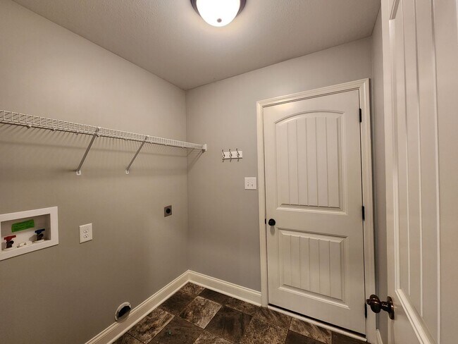 Building Photo - 1003 Sunrise Dr