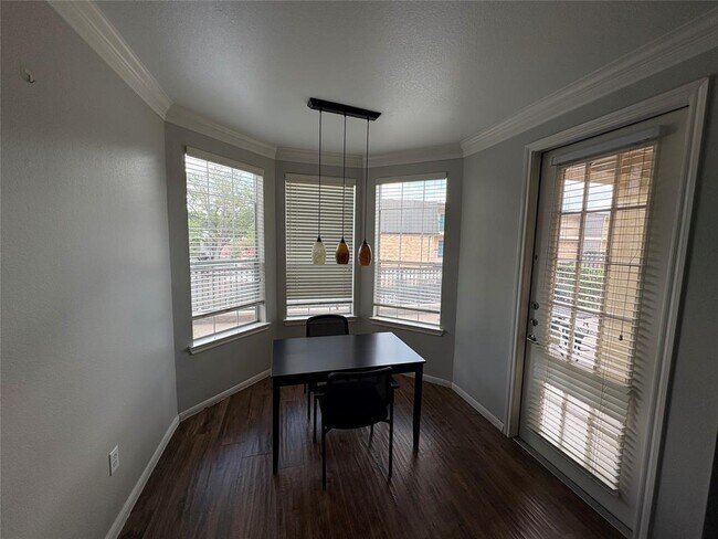 Building Photo - 7575 Kirby Dr