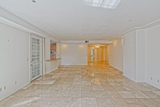 Building Photo - **Move in Special $1000 Off Third Months Rent** Remodeled Corner 3+2 Unit with Luxury Finishes Ne...