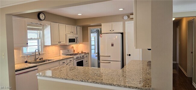 Building Photo - 3691 Higley Rd