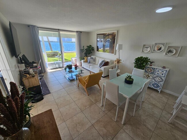 Building Photo - 3000 Marcos Dr