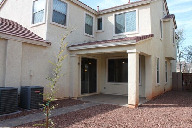 Building Photo - Beautiful 4 Bedroom in Lyons Gate!