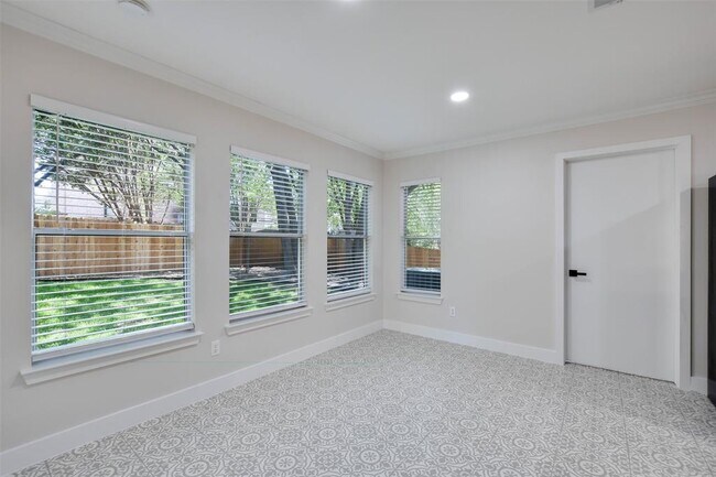 Building Photo - 10903 Claywood Dr
