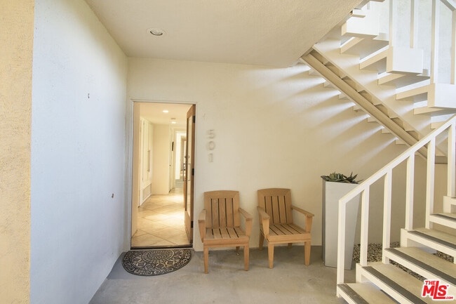 Building Photo - 501 Desert Lakes Cir