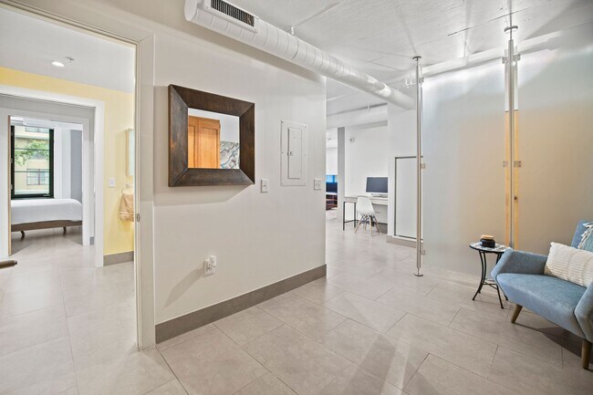 Building Photo - Logan Circle Condo