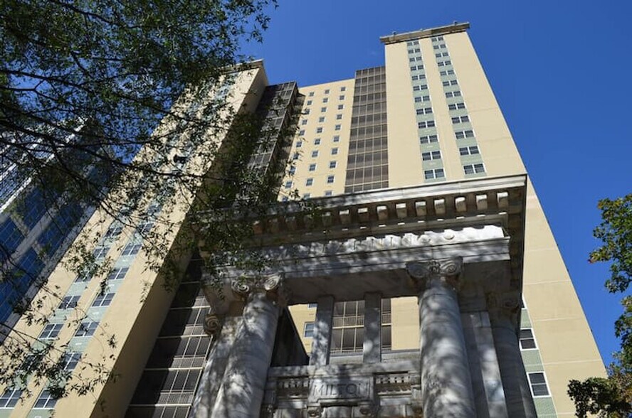 Building Photo - 300 Peachtree Rd NE