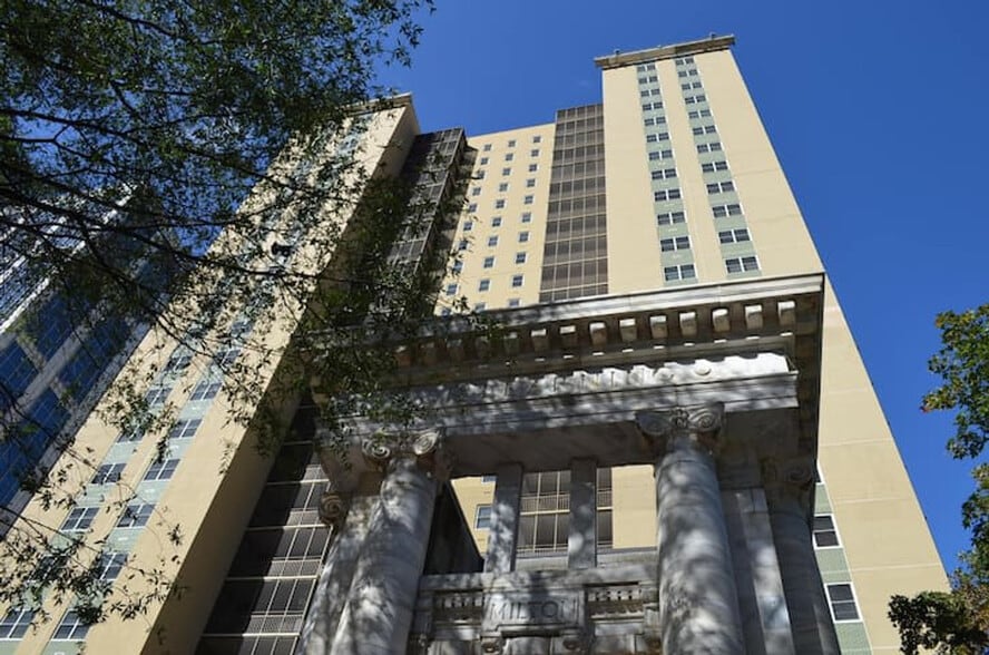 Building Photo - 300 Peachtree St