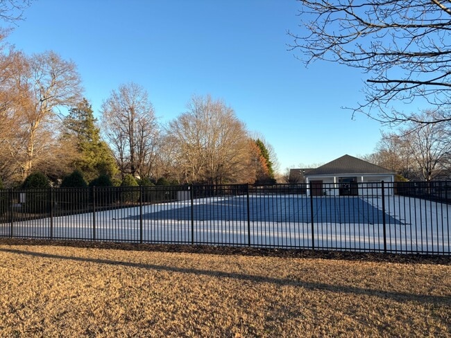 Building Photo - 6 Brookhaven Way