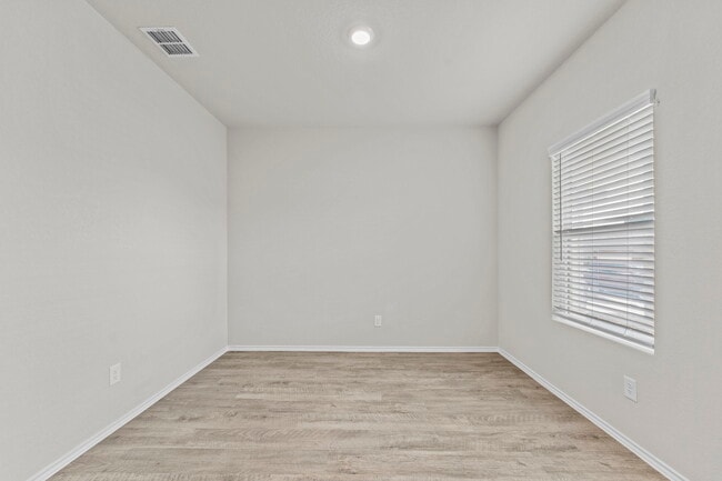 Building Photo - 7115 Mesa Cliffs