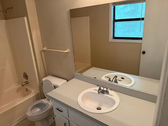 Building Photo - 2332 Goodwood Dr