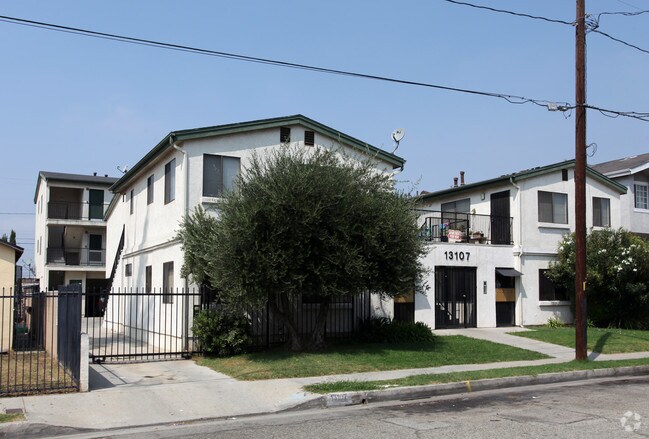 Primary Photo - Florwood Apartments