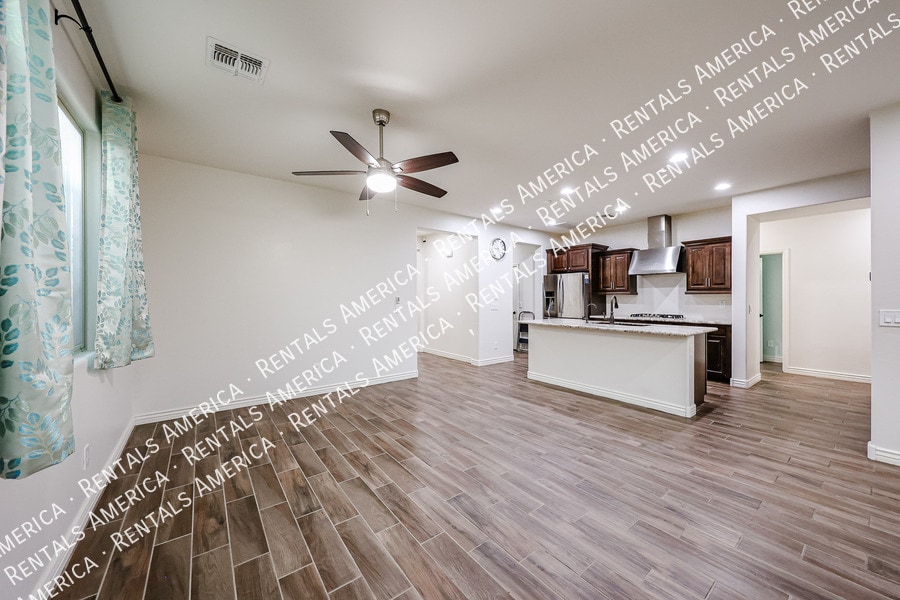 Building Photo - 2616 W Perola Dr