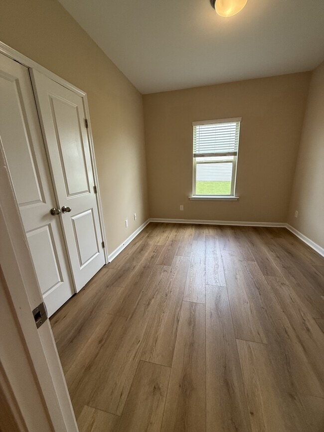 Building Photo - 222 Skyway Dr