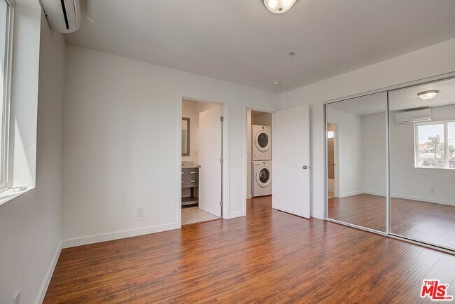 Building Photo - 419 S Lorena St
