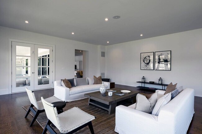 Building Photo - 127 Greenleaf Ln