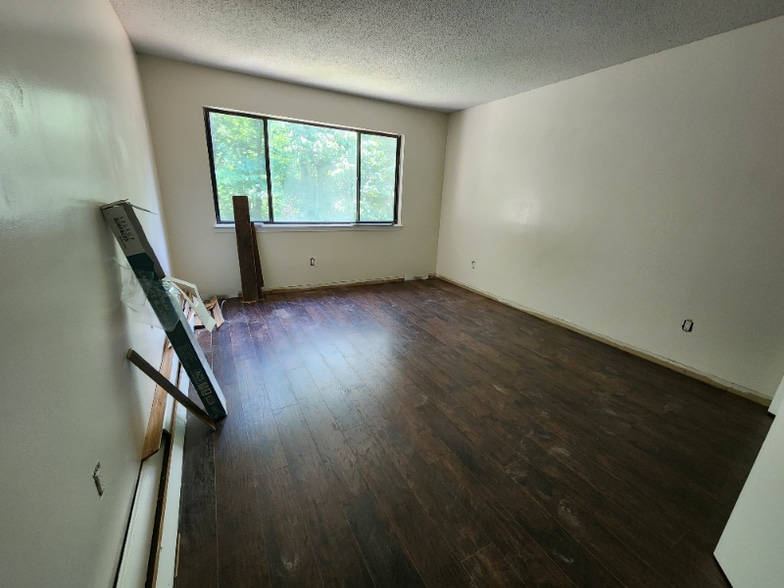 Building Photo - 2205 Forest Acres Dr