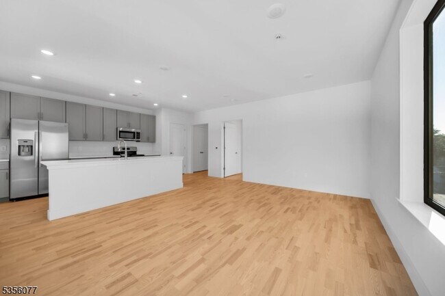 Building Photo - 1037 Amboy Ave