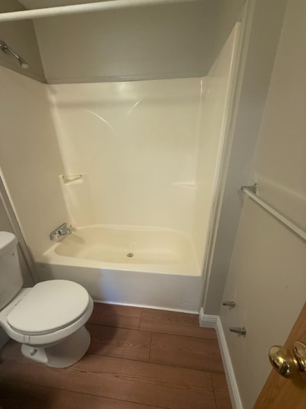 Building Photo - 1561 Maryan Ave