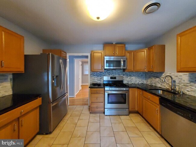 Building Photo - 4802 S Haven Dr