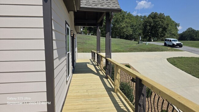 Building Photo - 37 Lakeview Dr