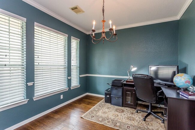 Building Photo - 15230 Ledgewood Park Dr