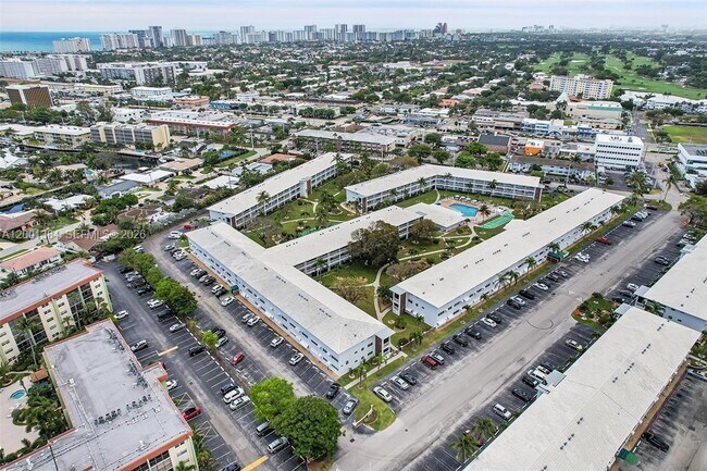 Building Photo - 5201 NE 24th Terrace