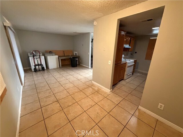 Building Photo - 9240 Date St