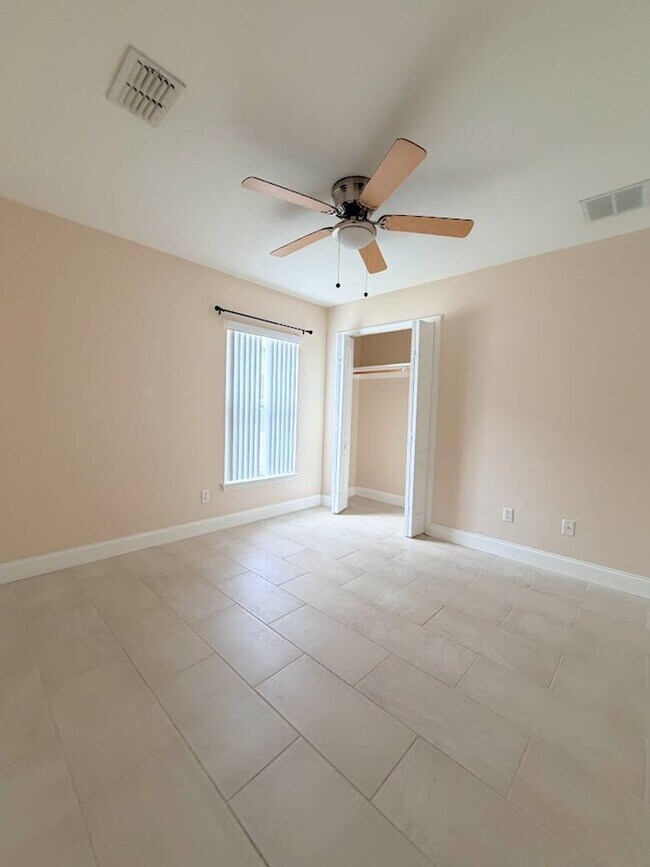 Building Photo - LOTS OF ROOM IN THIS CUTE 3/2 HOME IN CLERMONT!