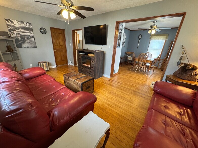 Building Photo - 1215 W Conant St