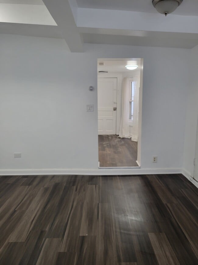 Building Photo - 3240 S Hoyne Ave