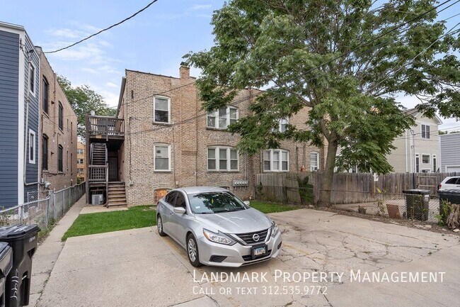 Building Photo - 4144 N Mozart-Unit 1W