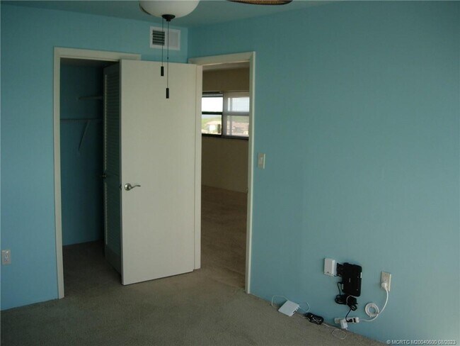 Building Photo - 7410 S Ocean Dr