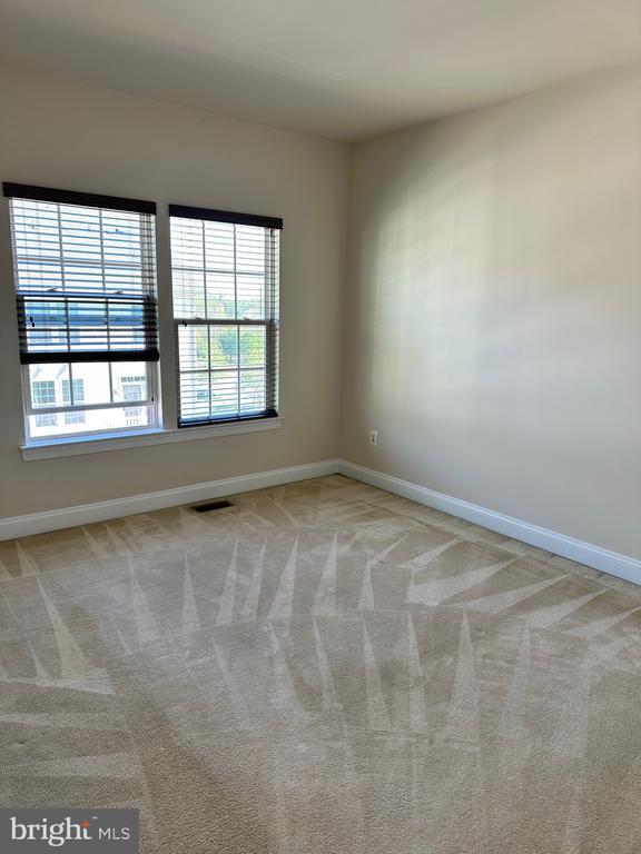 Building Photo - 1325 Cheswick Ln