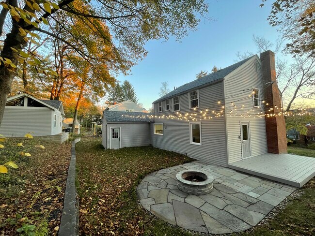 Building Photo - 206 Eastwood Ave