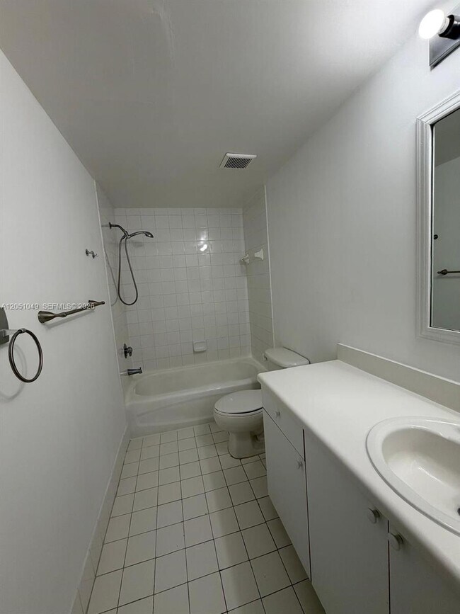 Building Photo - 50 Menores Ave