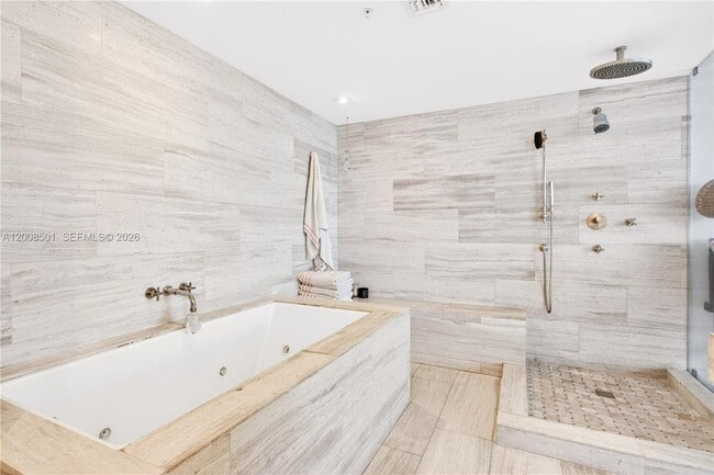 Building Photo - 1900 Sunset Harbour Dr