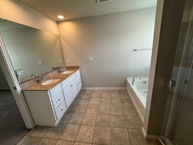 Building Photo - NEAR MEDICAL CENTER  |  GATED COMMUNITY   | 3 BEDROOMS  |  2.5 BATHS