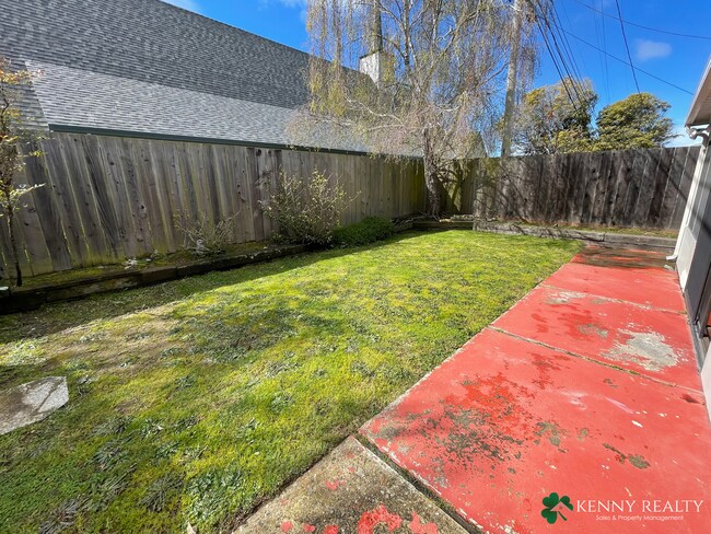 Building Photo - Three Bedroom Home with Lots of Common Area in Sunshine Gardens in SSF