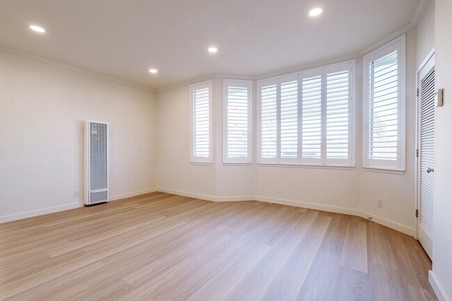 Building Photo - 2101 Baker St