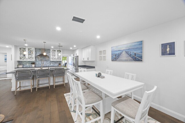 Building Photo - 17235 Bay St